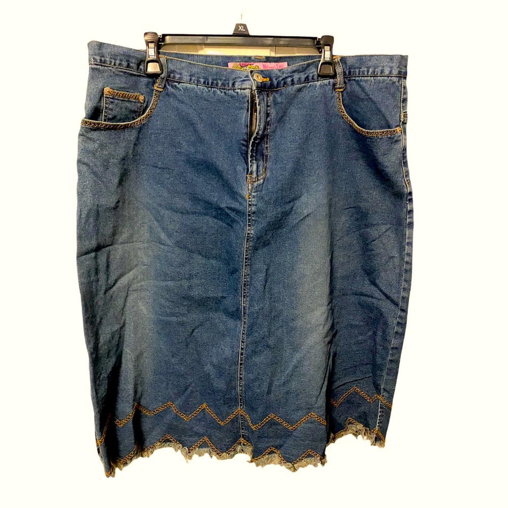 Me and You | 3x Sharktooth Frayed Hem Jean Skirt